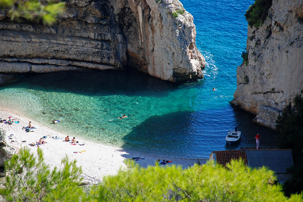 Stiniva Cove, Vis